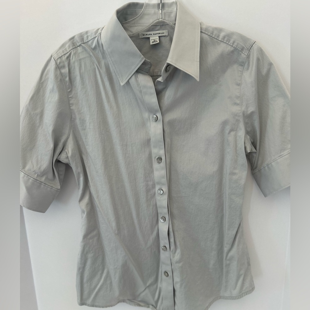 Banana Republic Womens Size 10 Gray Solid Button Up Shirt Stretch Short Sleeve